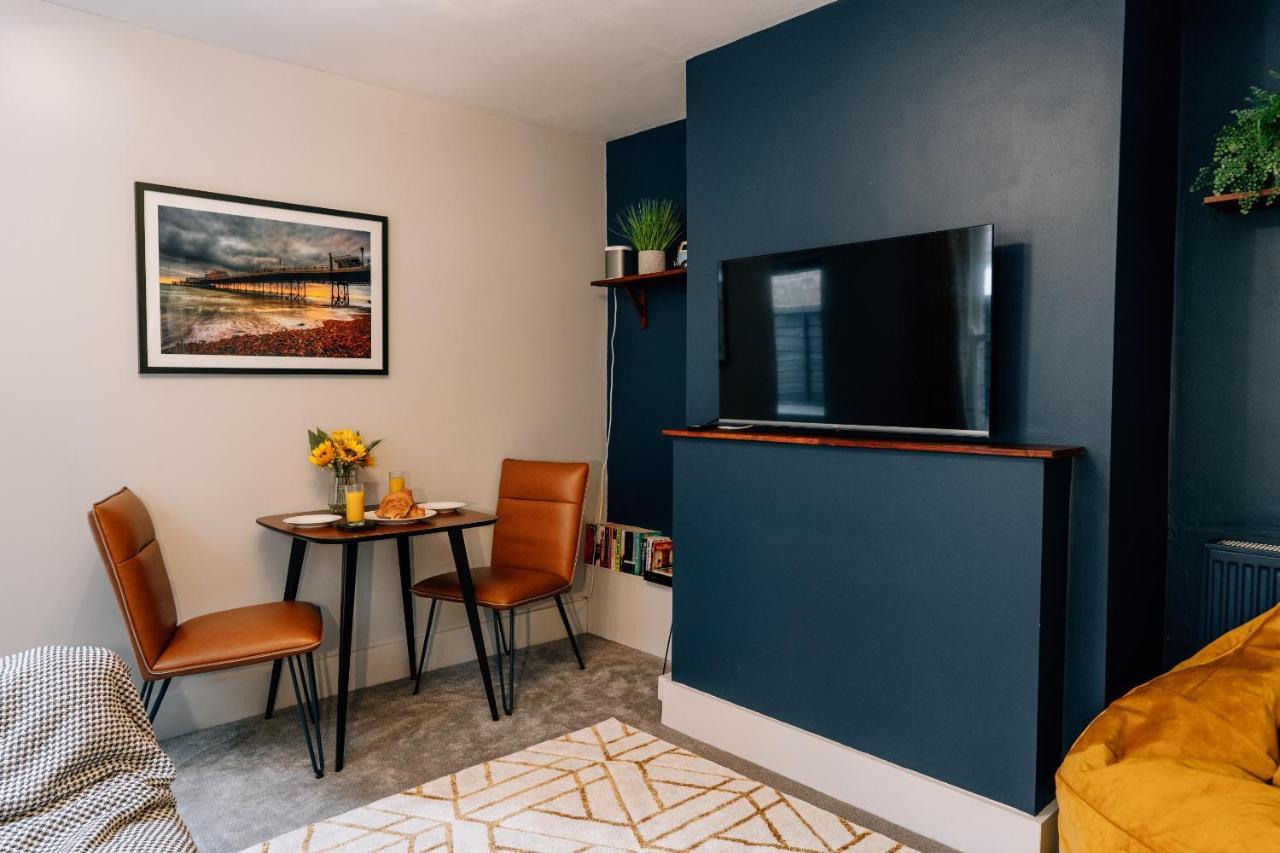 Sanctuary-By-Sea Apartment Уърдинг Екстериор снимка